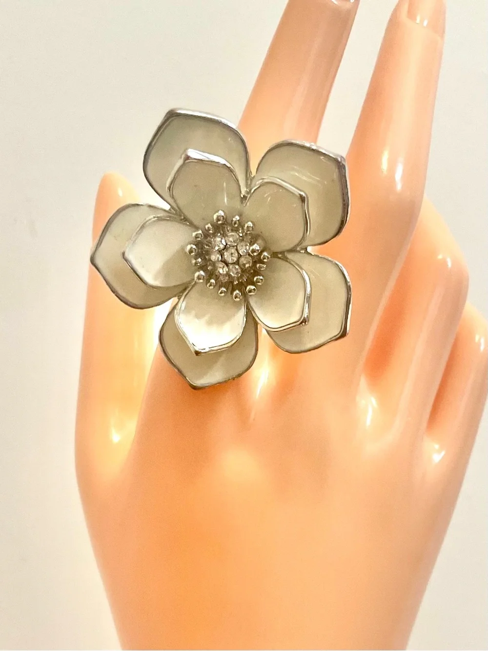 Vintage White Enamel Silver Tone Flower Statement Ring with Rhinestone Center